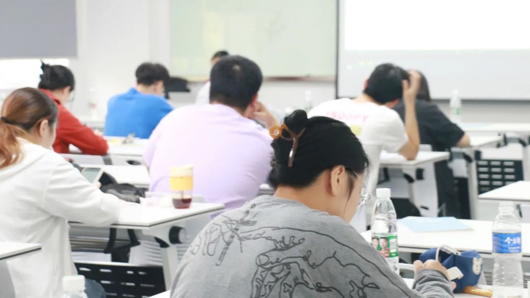 　　零基礎學員也可以通過短時間學習通過考試; 　　全程講練考評、 　　全程詳細跟蹤學習;